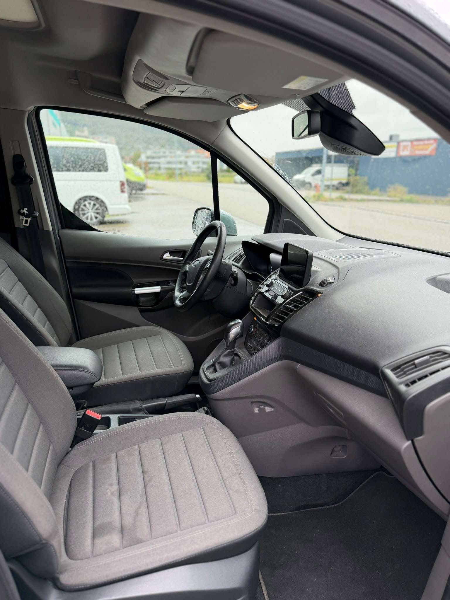 FORD Grand Tourneo Connect 1.5 EcoBlue Titanium Automat-image-14