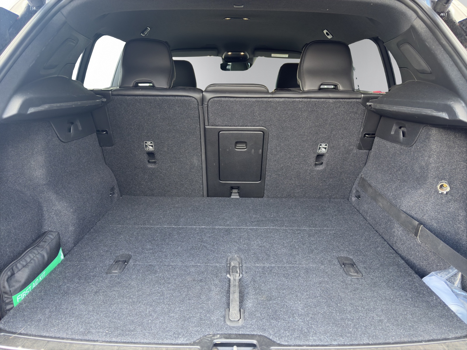 VOLVO XC40 D4 AWD R-Design Geartronic | Harman/Kardon | 8-fach | Servicegepflegt | Lenkradheizung |-image-17