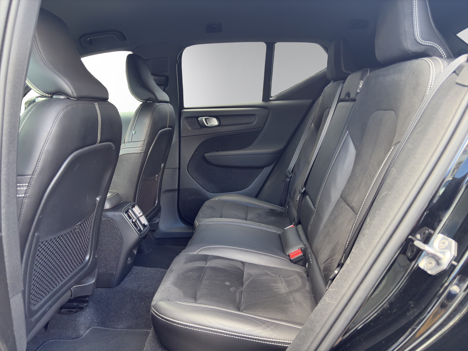 VOLVO XC40 D4 AWD R-Design Geartronic | Harman/Kardon | 8-fach | Servicegepflegt | Lenkradheizung |-image-10