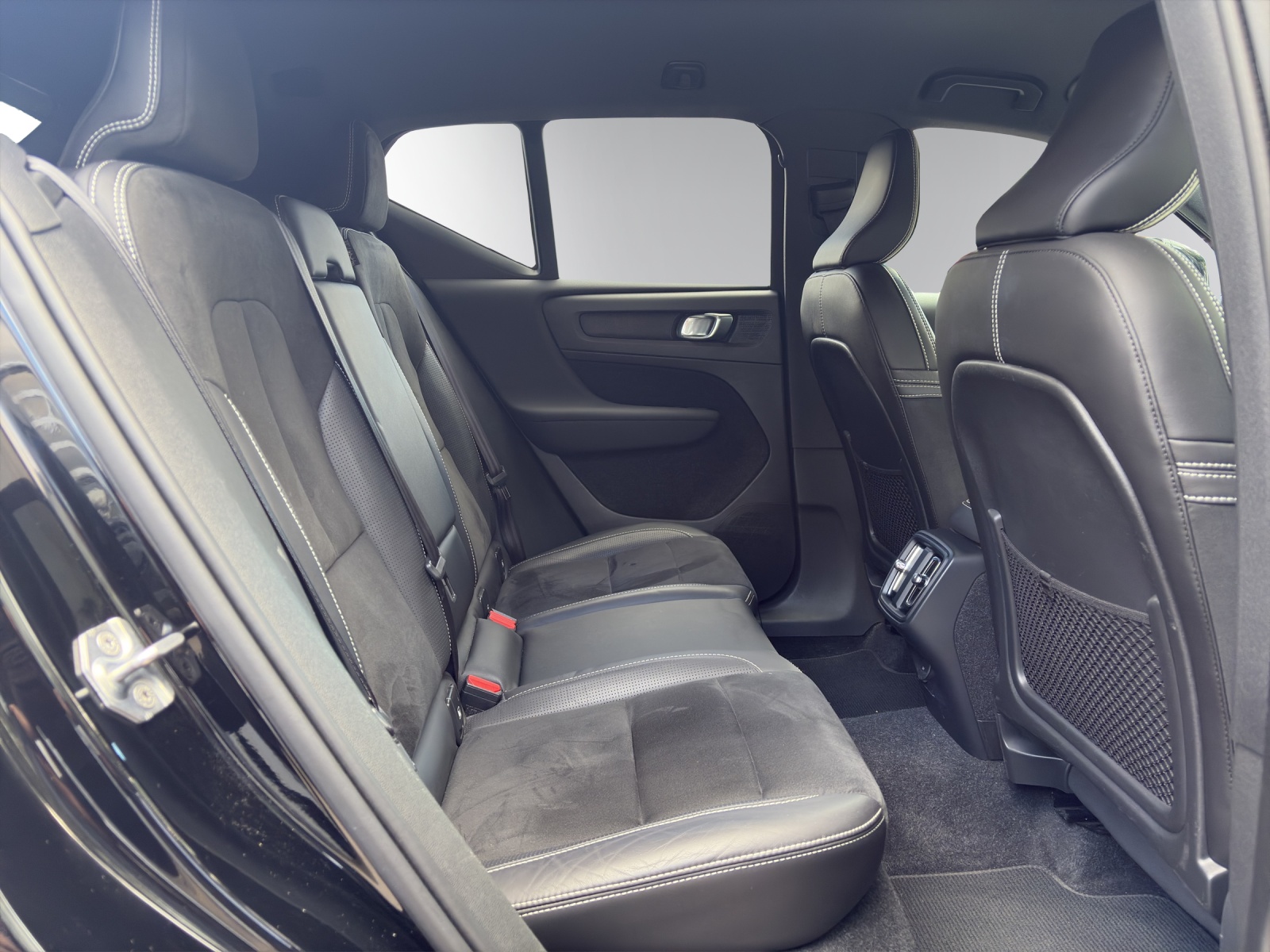 VOLVO XC40 D4 AWD R-Design Geartronic | Harman/Kardon | 8-fach | Servicegepflegt | Lenkradheizung |-image-11