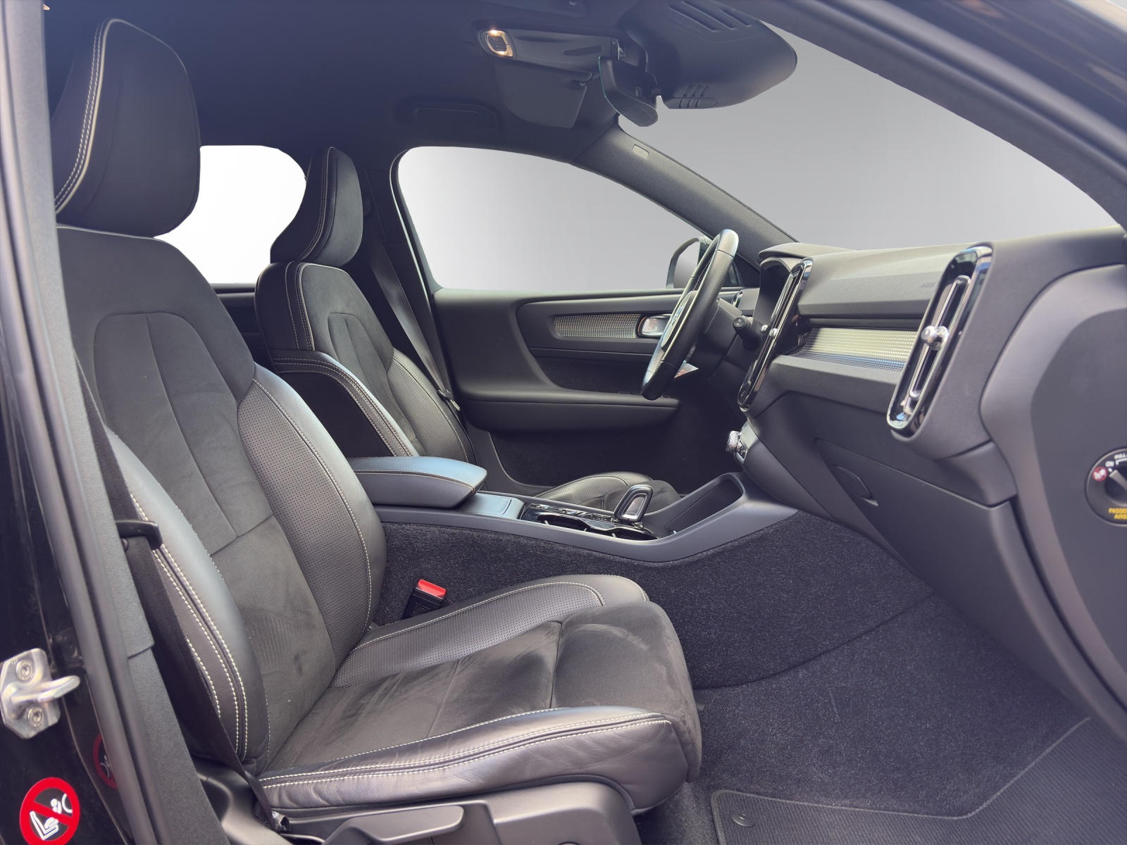 VOLVO XC40 D4 AWD R-Design Geartronic | Harman/Kardon | 8-fach | Servicegepflegt | Lenkradheizung |-image-12