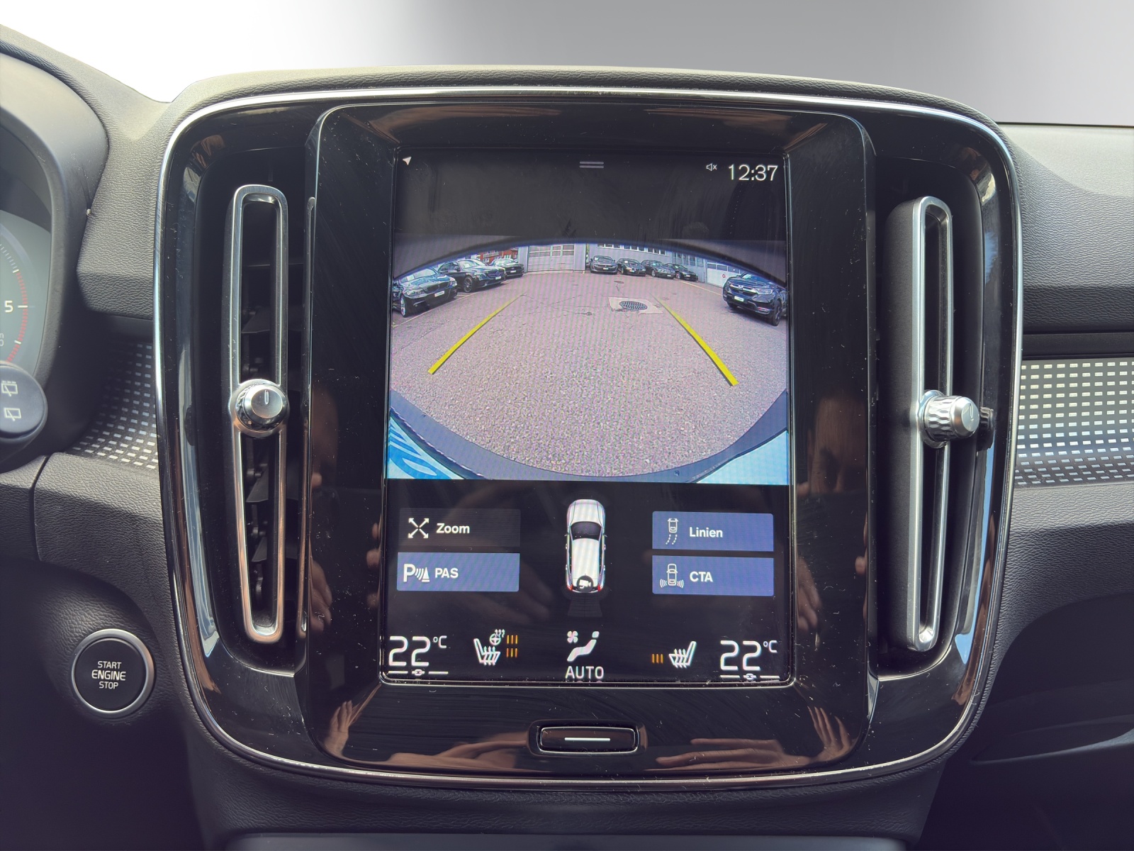VOLVO XC40 D4 AWD R-Design Geartronic | Harman/Kardon | 8-fach | Servicegepflegt | Lenkradheizung |-image-14