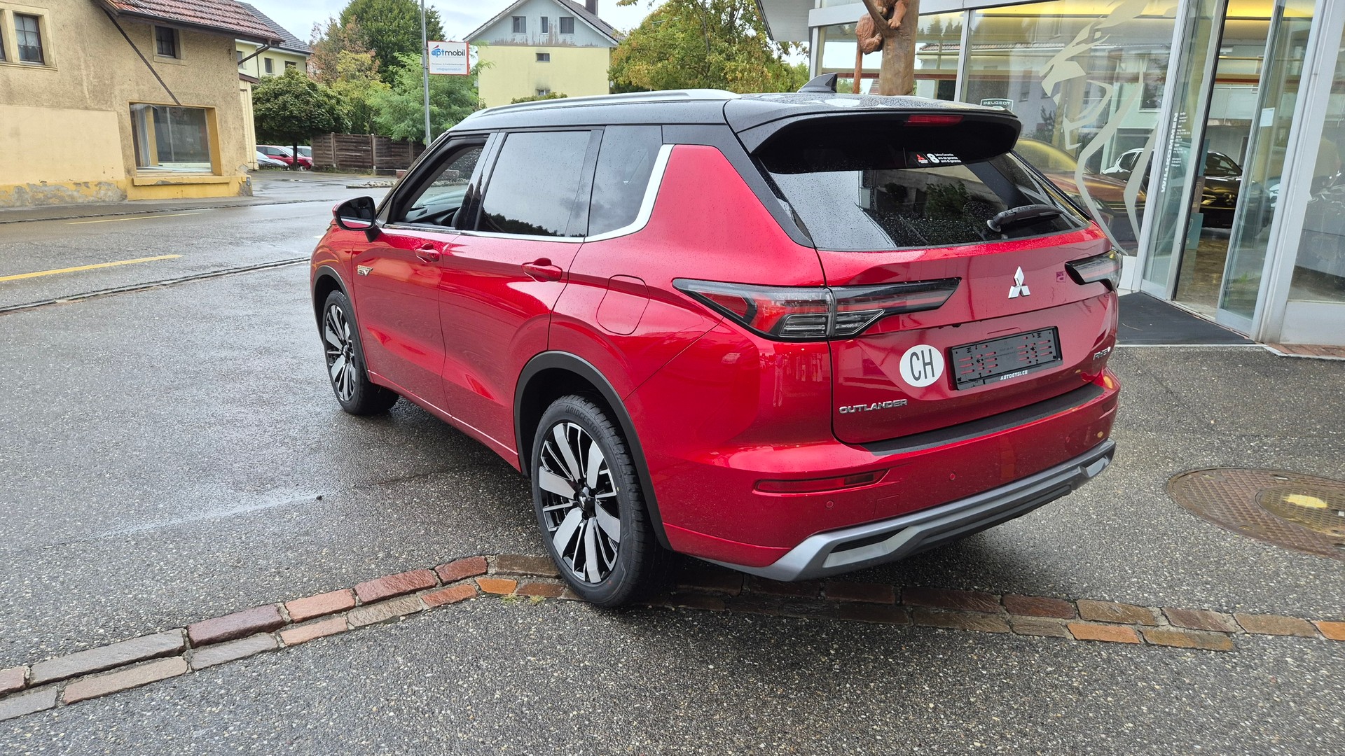 MITSUBISHI Outlander PHEV Instyle KMU Helvetia-image-1