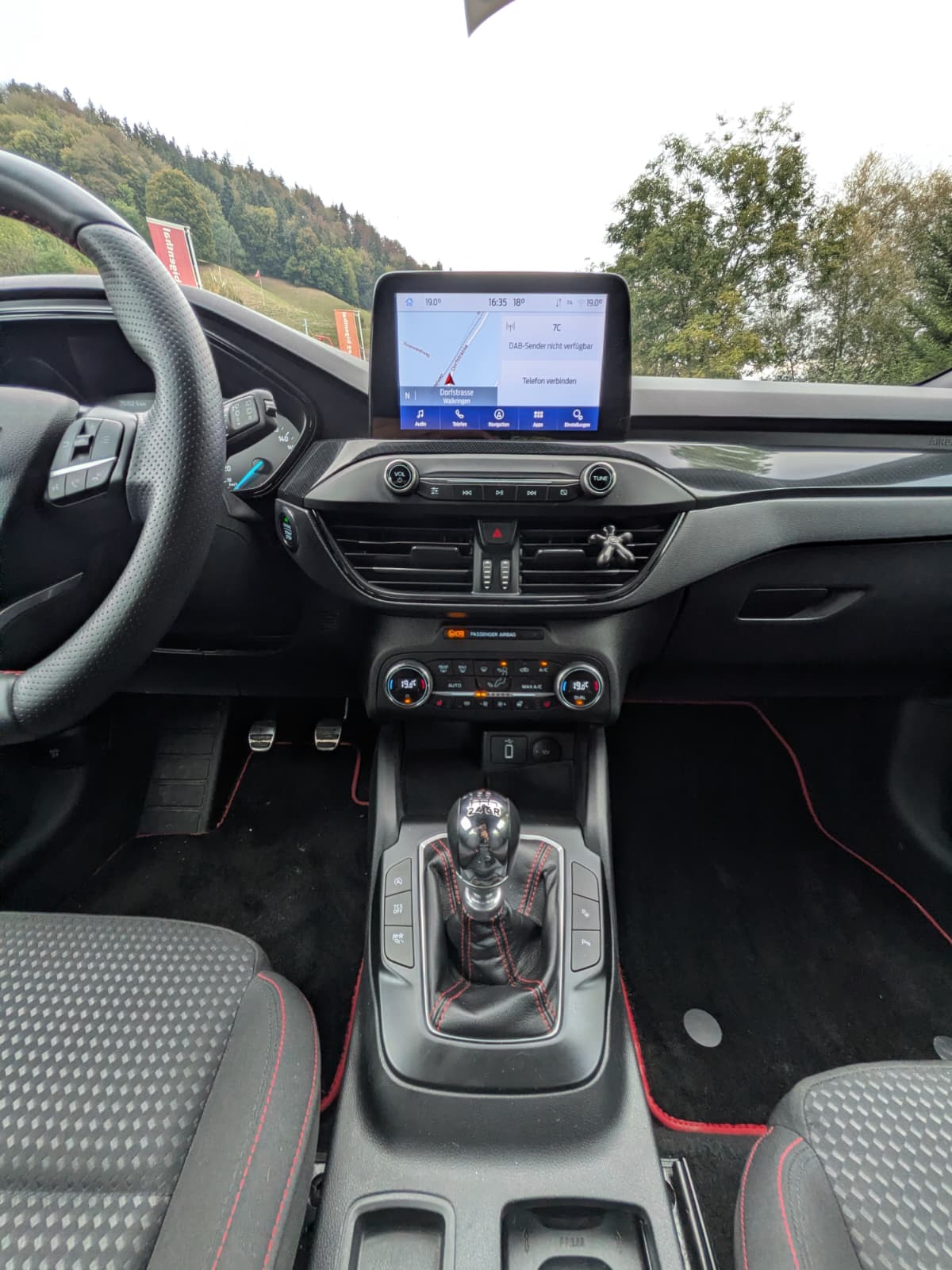 FORD Focus 1.0 SCTi Titanium-image-10