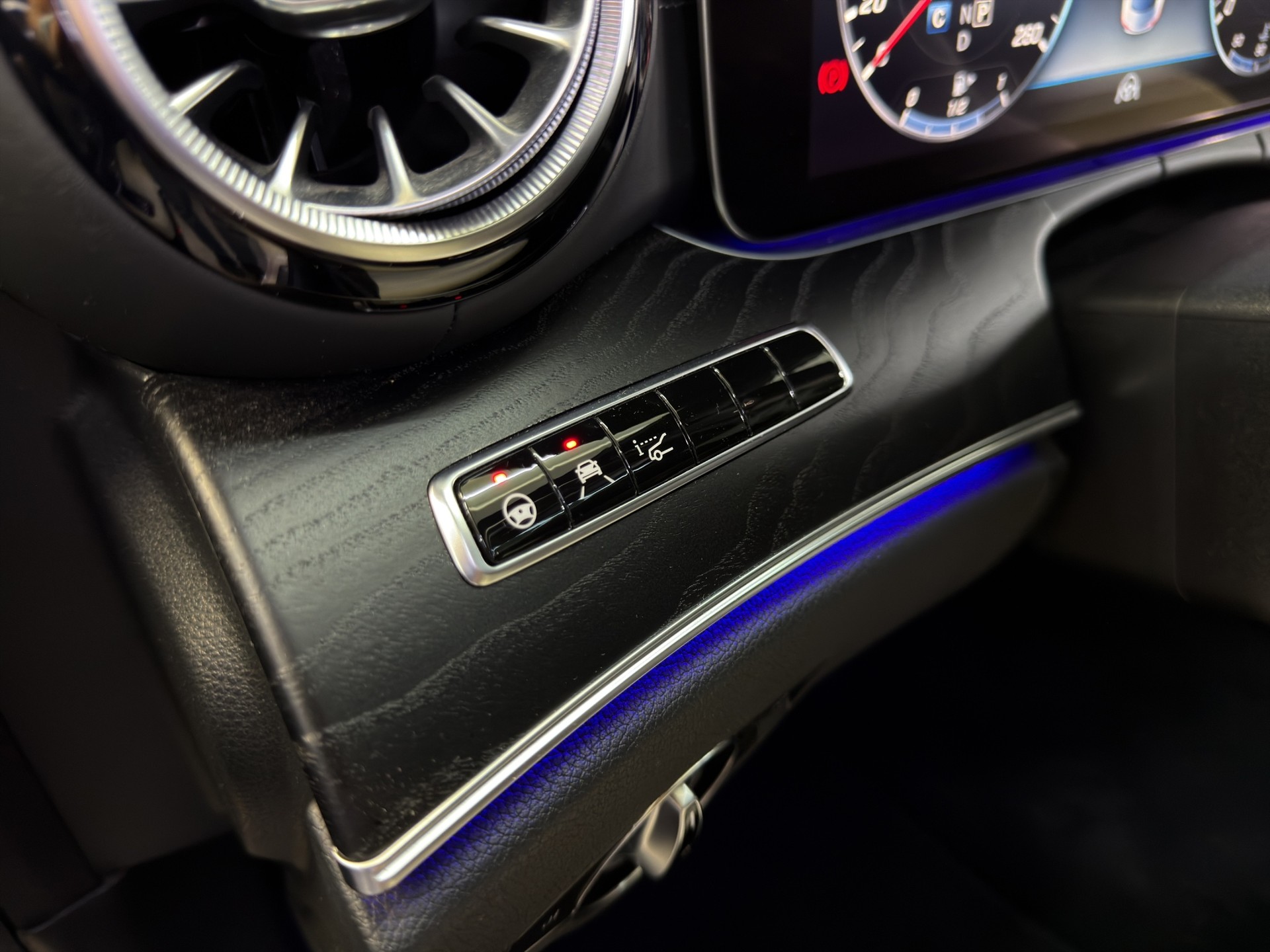 MERCEDES-BENZ E 400 Coupé AMG Line 4 Matic 9G-Tronic-image-9