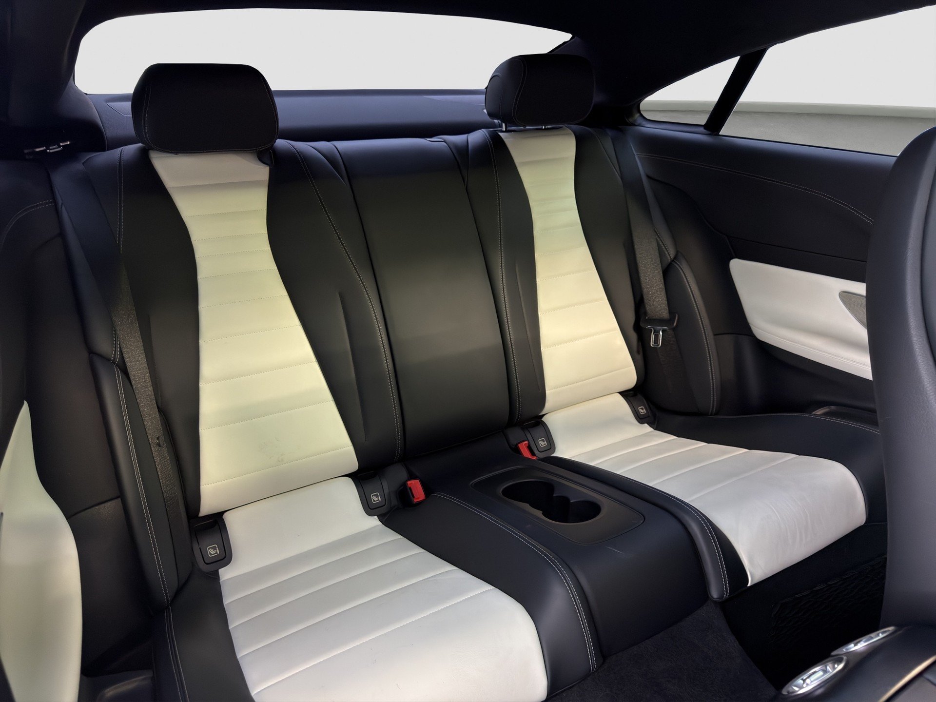 MERCEDES-BENZ E 400 Coupé AMG Line 4 Matic 9G-Tronic-image-33