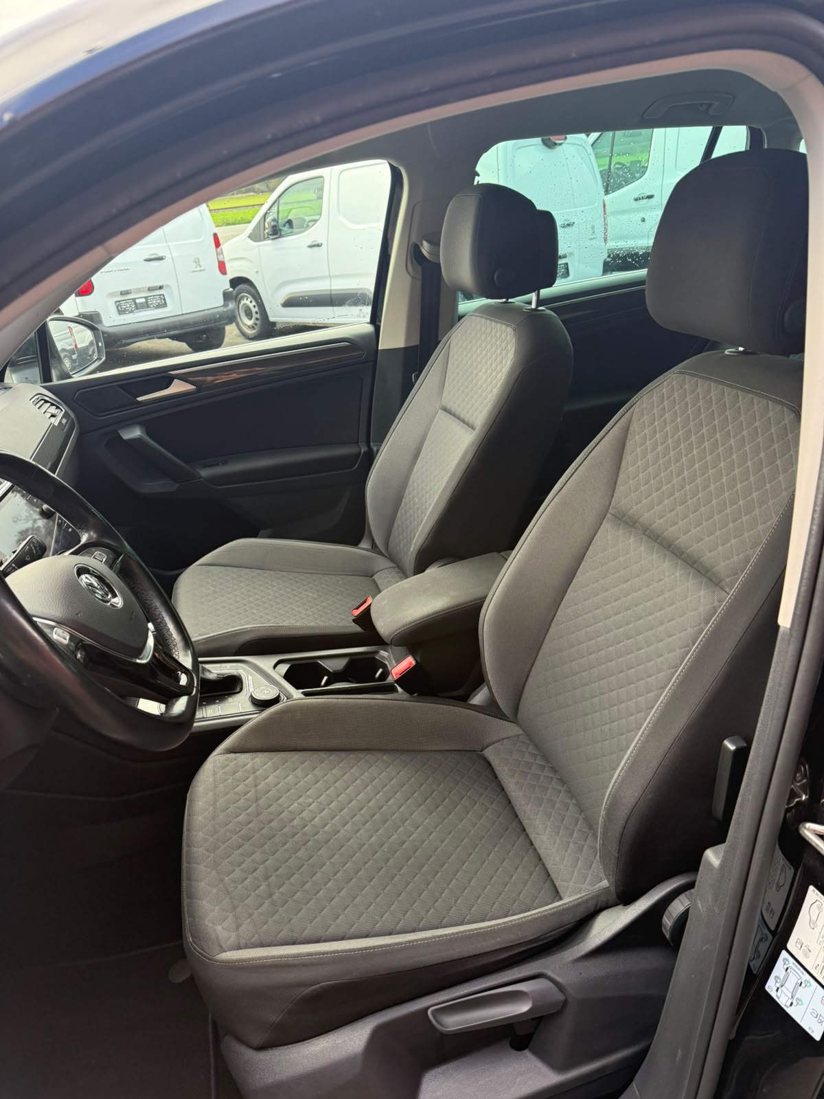 VW Tiguan 2.0 TDI SCR Comfortline 4Motion DSG-image-3