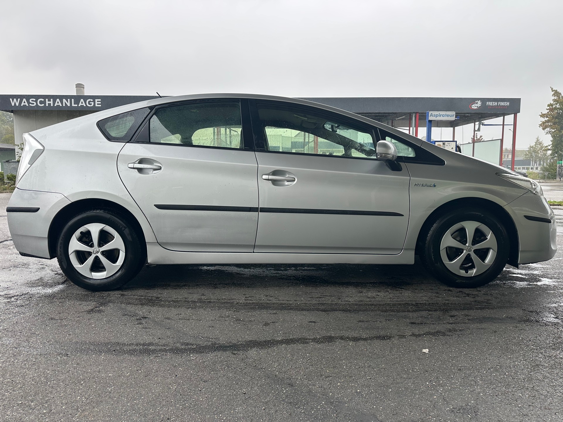 TOYOTA Prius 1.8 16V HSD Sol-image-6