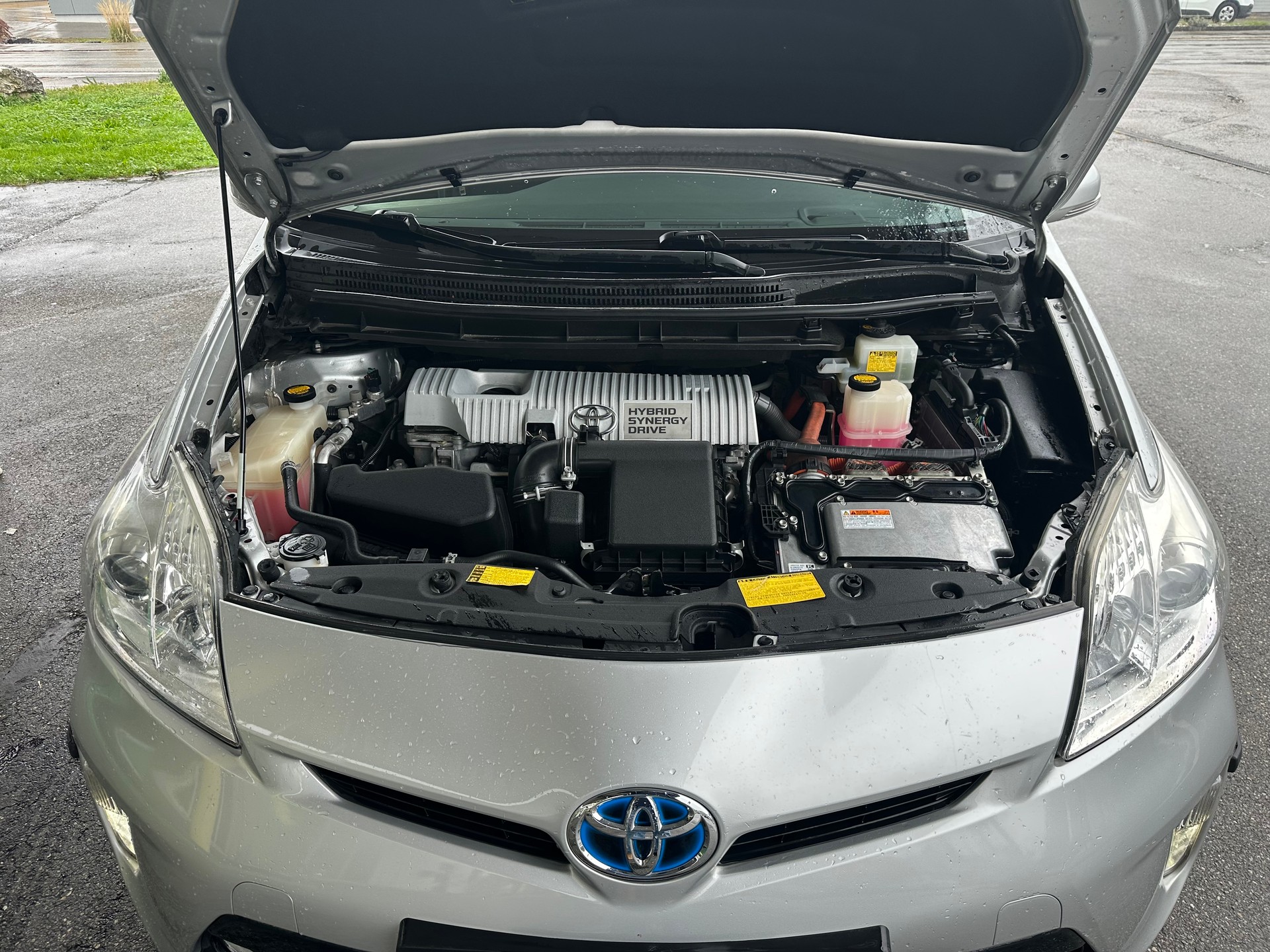 TOYOTA Prius 1.8 16V HSD Sol-image-11