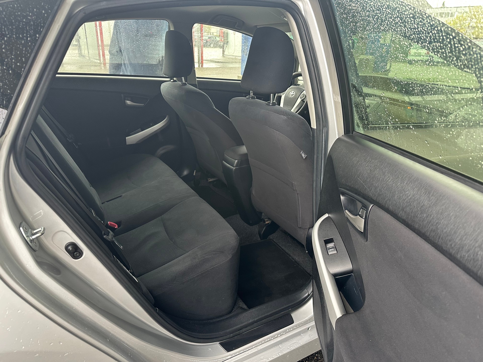 TOYOTA Prius 1.8 16V HSD Sol-image-9