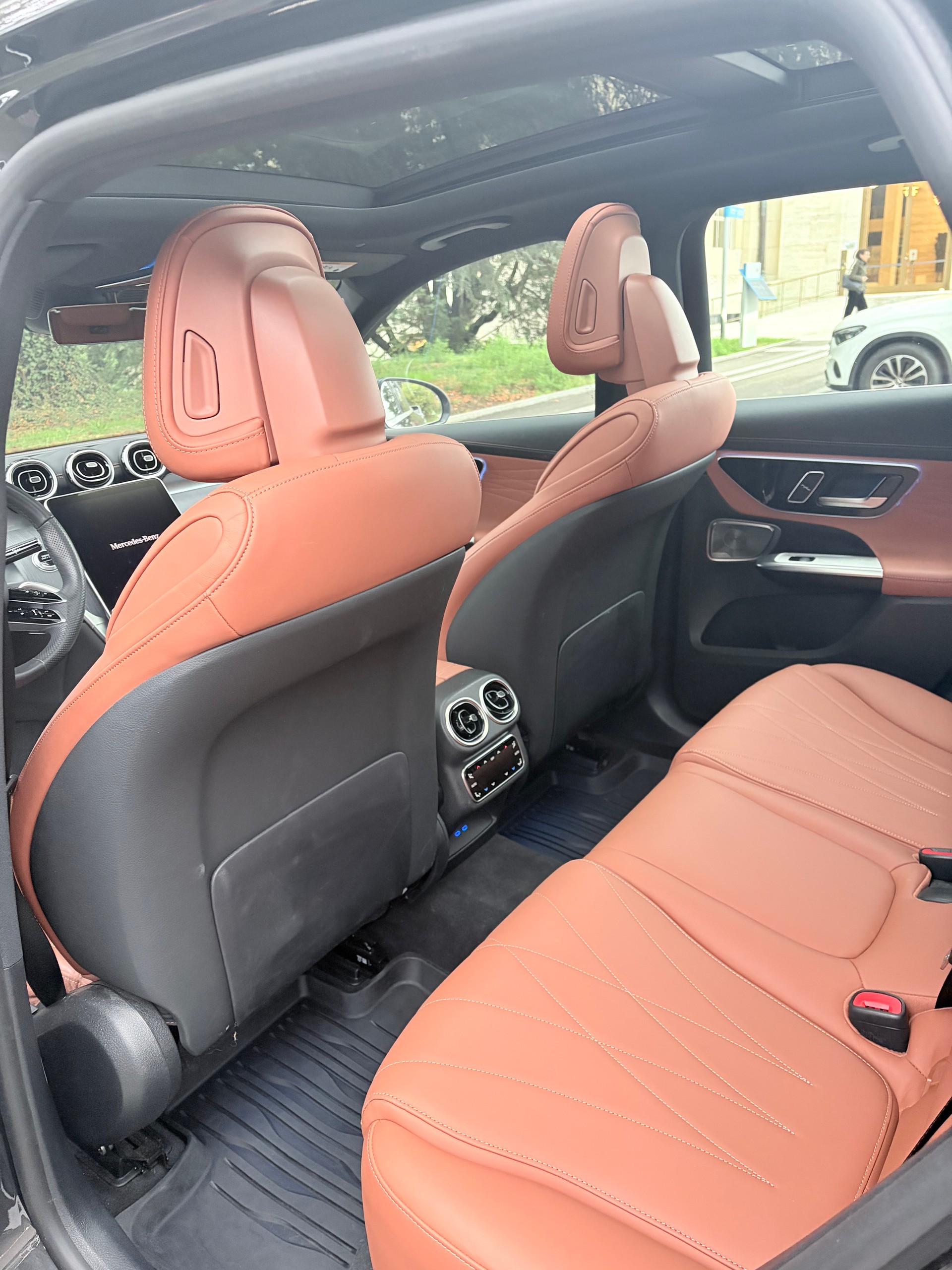 MERCEDES-BENZ GLC 400 e AMG Line 4matic-image-2