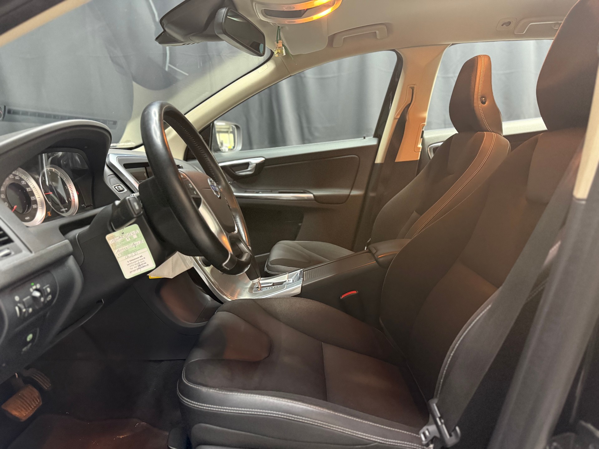 VOLVO XC60 D3 AWD Kinetic Geartronic-image-6
