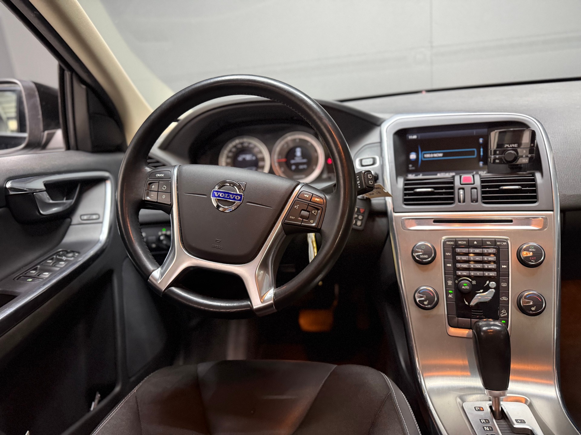 VOLVO XC60 D3 AWD Kinetic Geartronic-image-9