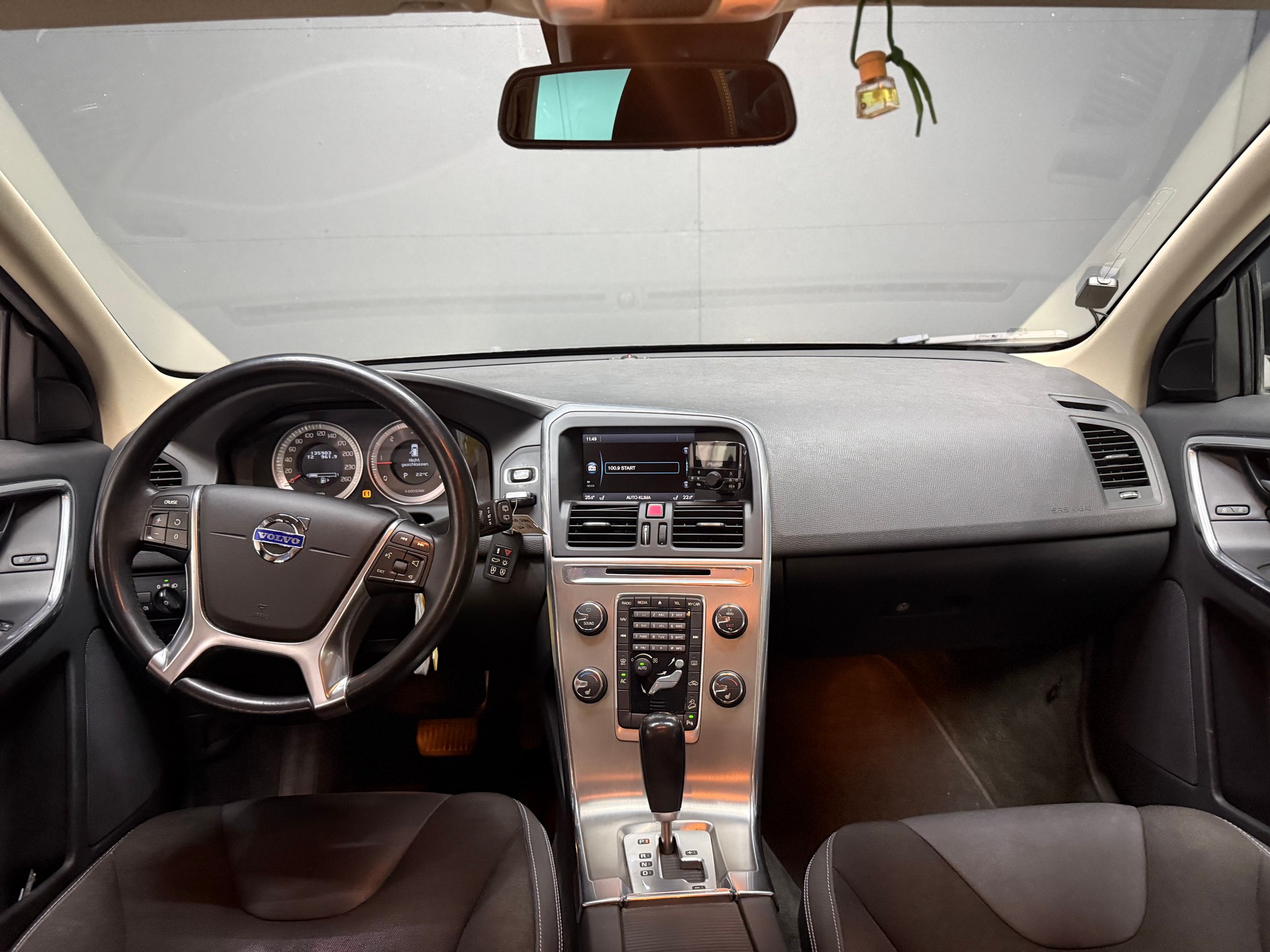 VOLVO XC60 D3 AWD Kinetic Geartronic-image-8