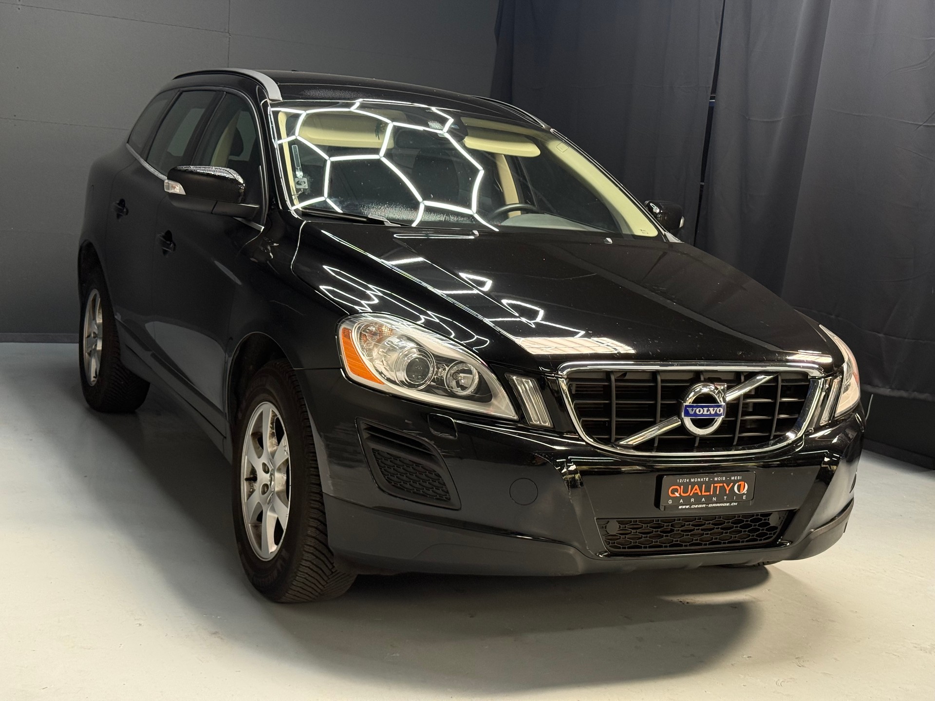 VOLVO XC60 D3 AWD Kinetic Geartronic-image-2