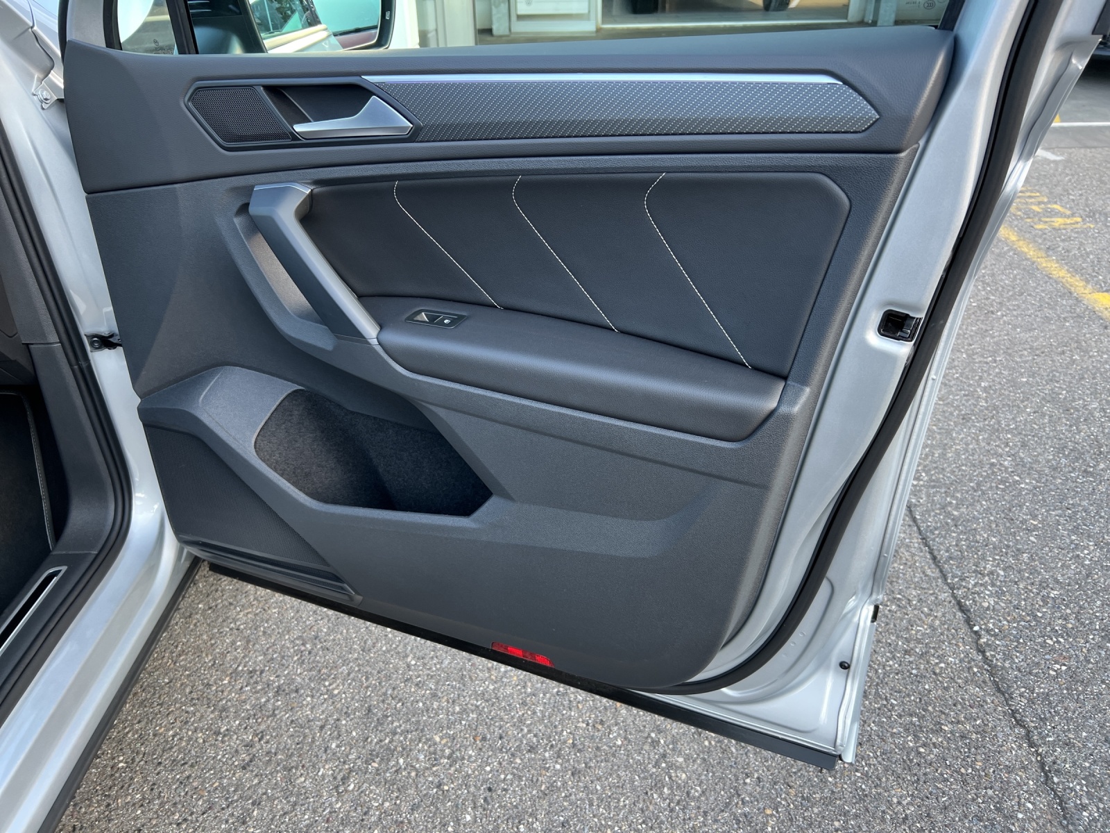 VW Tiguan 2.0TSI R-Line 4Motion DSG-image-11