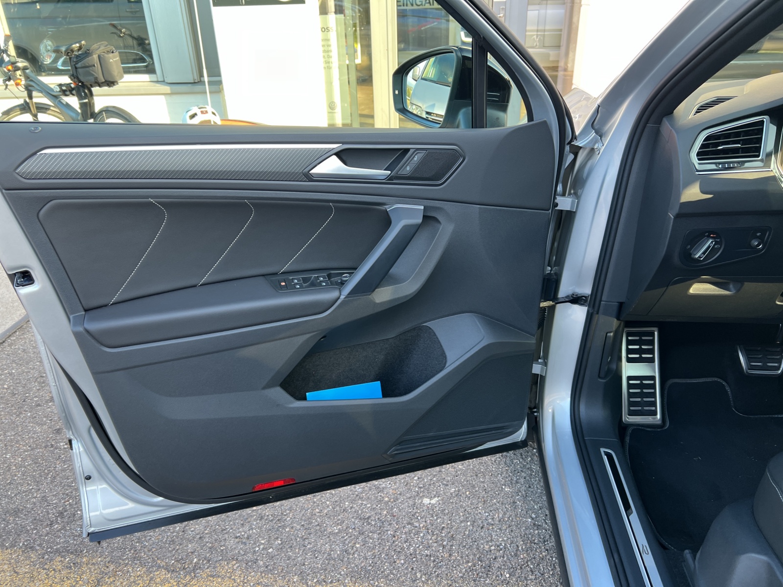 VW Tiguan 2.0TSI R-Line 4Motion DSG-image-6