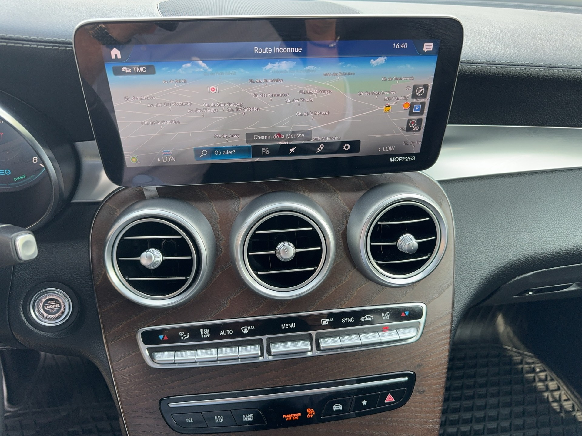 MERCEDES-BENZ GLC 200 AMG Line 4Matic 9G-Tronic-image-13