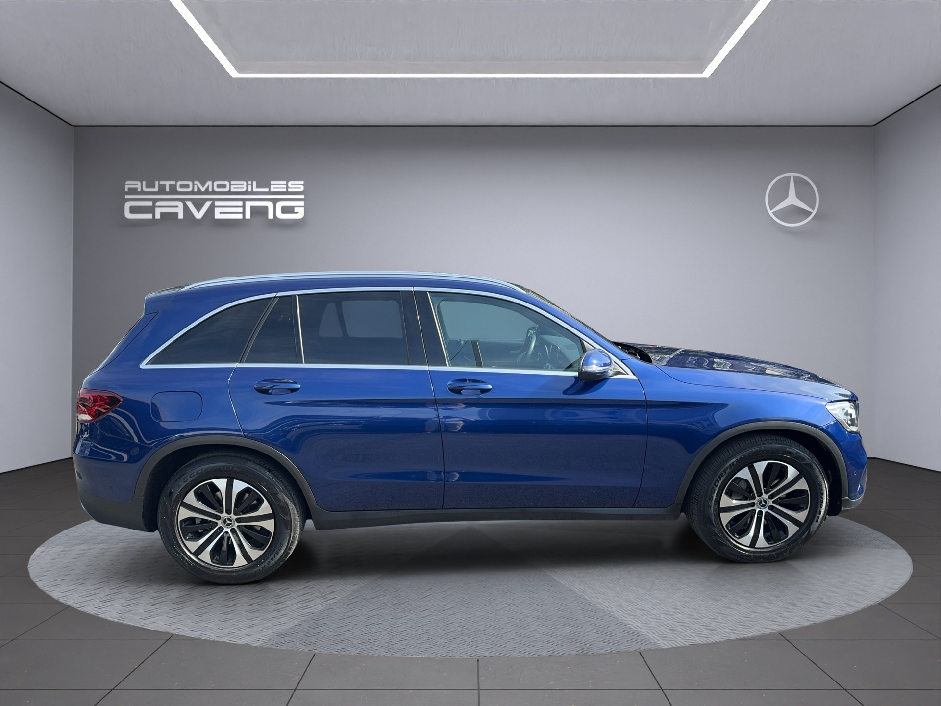 MERCEDES-BENZ GLC 200 AMG Line 4Matic 9G-Tronic-image-5
