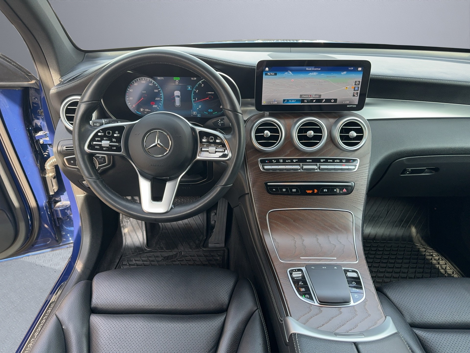 MERCEDES-BENZ GLC 200 AMG Line 4Matic 9G-Tronic-image-11