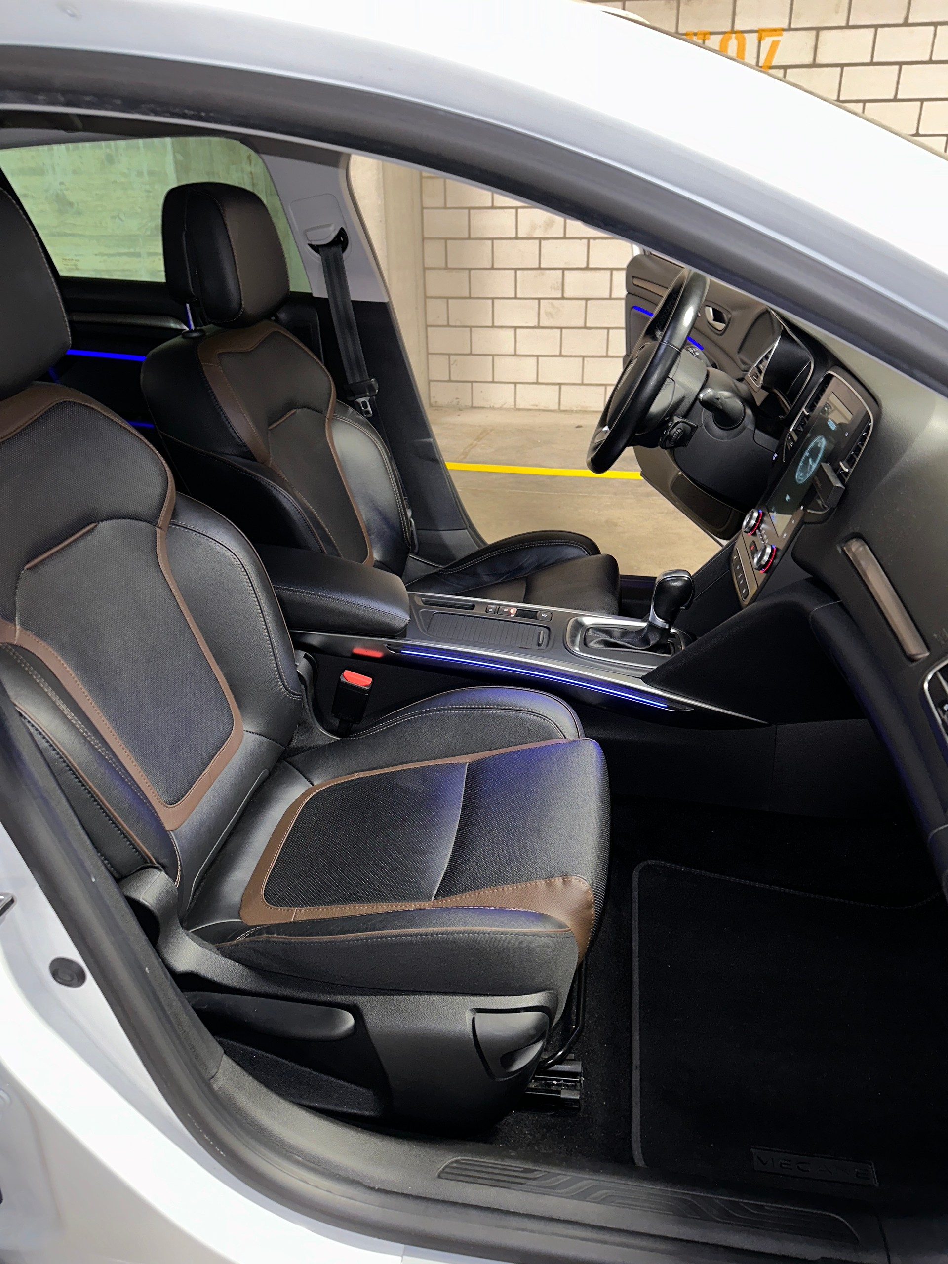 RENAULT Mégane Grandtour 1.6 dCi 90th Anniversary SITZHEIZUNG / LEDERPAKET-image-8