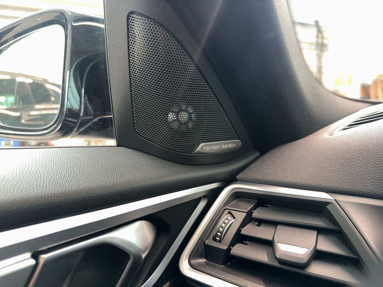 BMW i4 M50 Gran Coupé-image-16