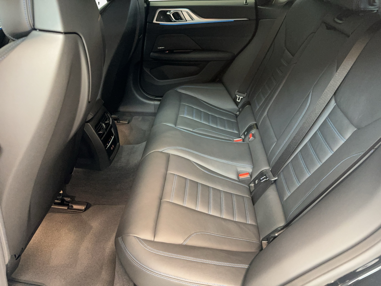 BMW i4 M50 Gran Coupé-image-10