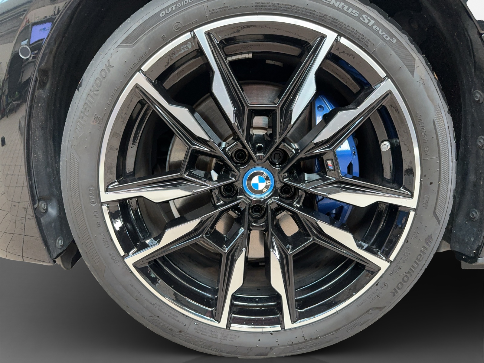 BMW i4 M50 Gran Coupé-image-8