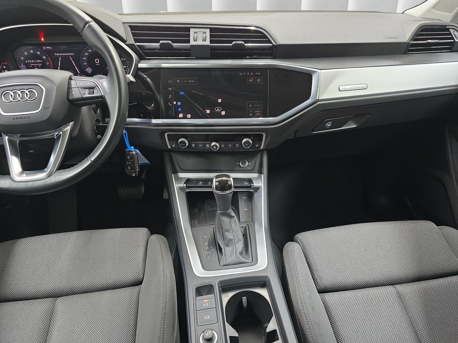AUDI Q3 2.0 40 TFSI S line quattro S-Tronic-image-9