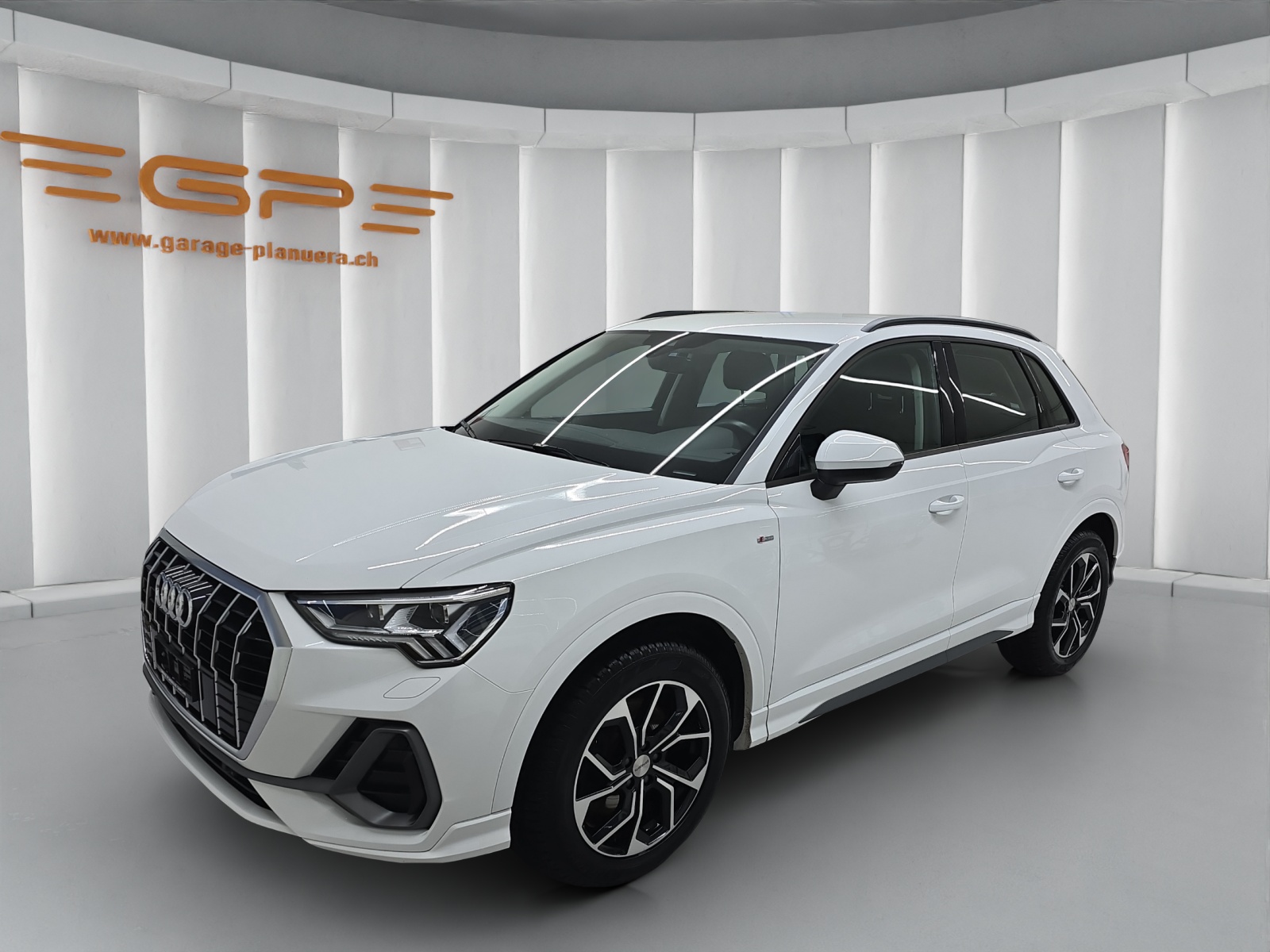 AUDI Q3 2.0 40 TFSI S line quattro S-Tronic-image-0