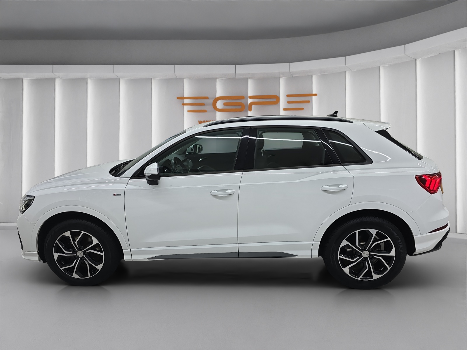 AUDI Q3 2.0 40 TFSI S line quattro S-Tronic-image-3