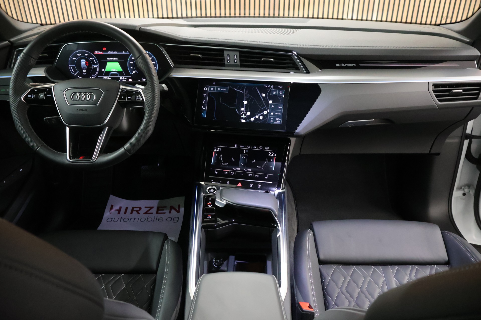AUDI e-tron 55 Sportback S Line Black Edition quattro-image-16