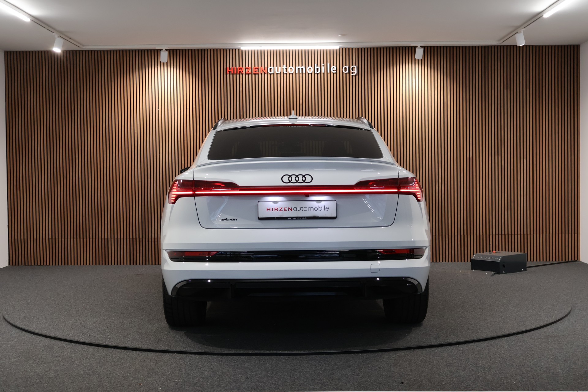AUDI e-tron 55 Sportback S Line Black Edition quattro-image-3