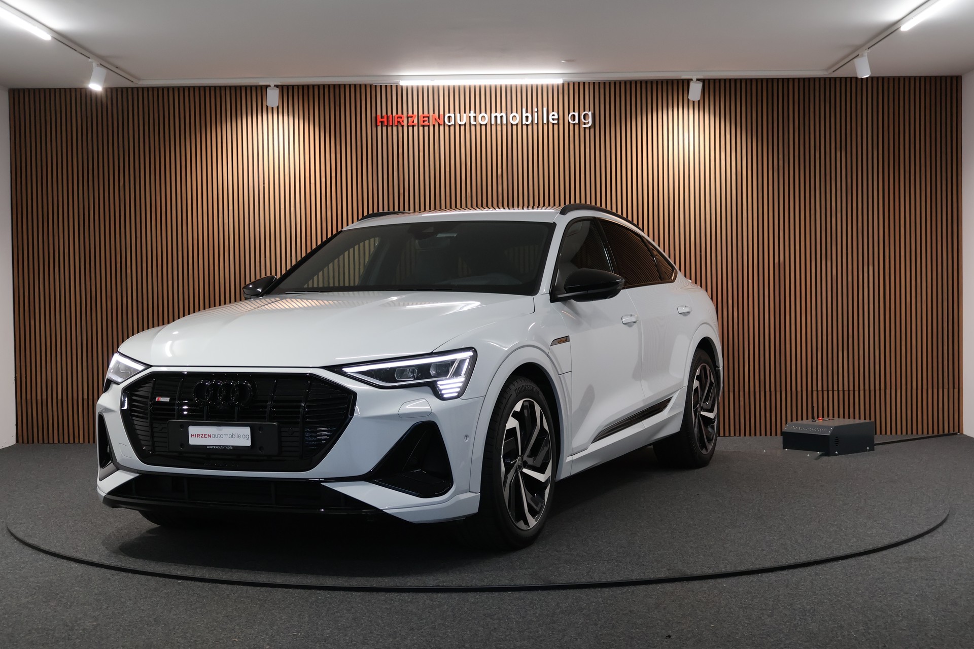 AUDI e-tron 55 Sportback S Line Black Edition quattro-image-0