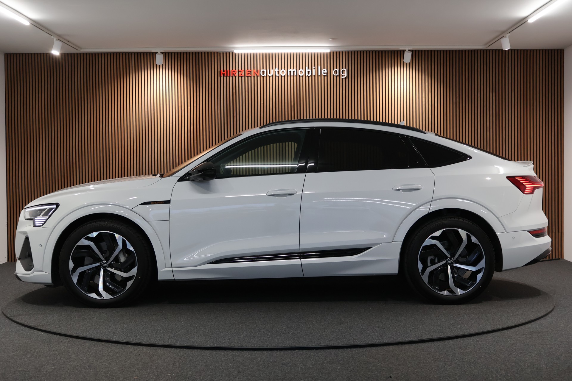 AUDI e-tron 55 Sportback S Line Black Edition quattro-image-1