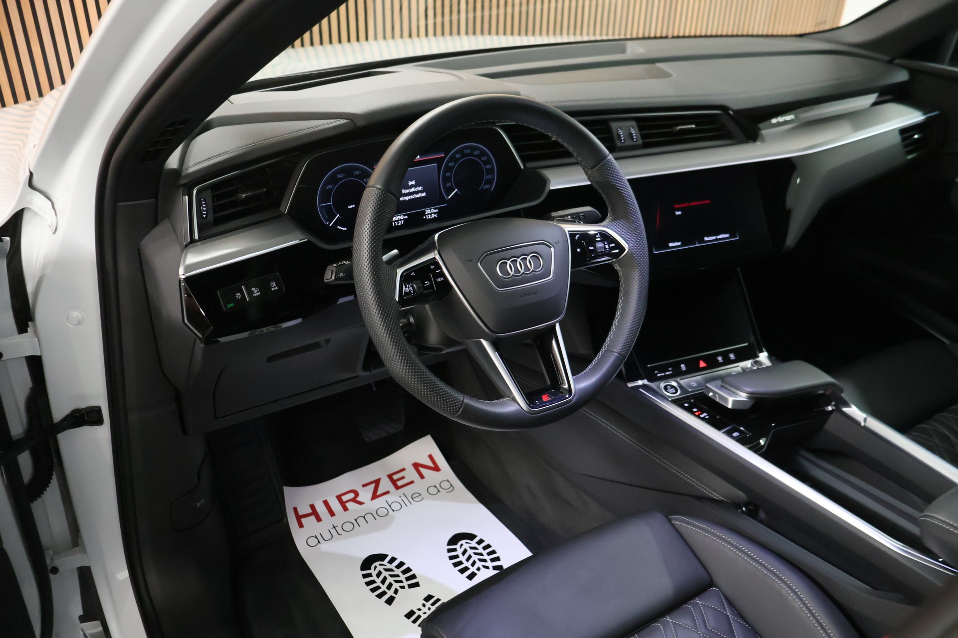 AUDI e-tron 55 Sportback S Line Black Edition quattro-image-8