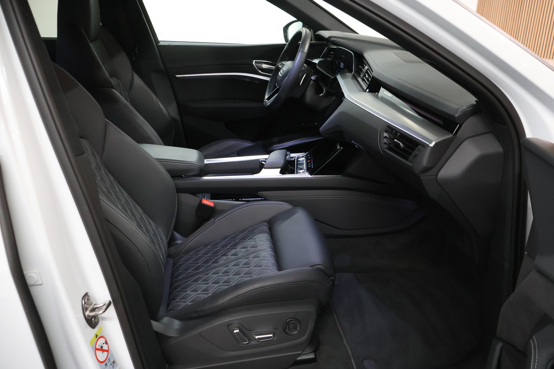 AUDI e-tron 55 Sportback S Line Black Edition quattro-image-14