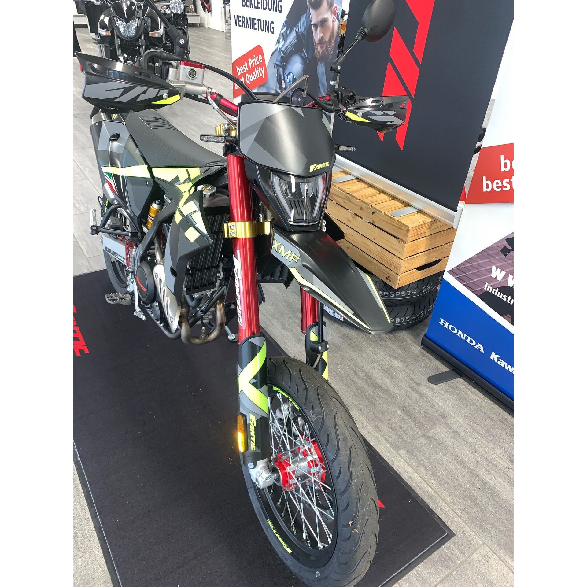 FANTIC XMF 125 Motard Competition-image-6
