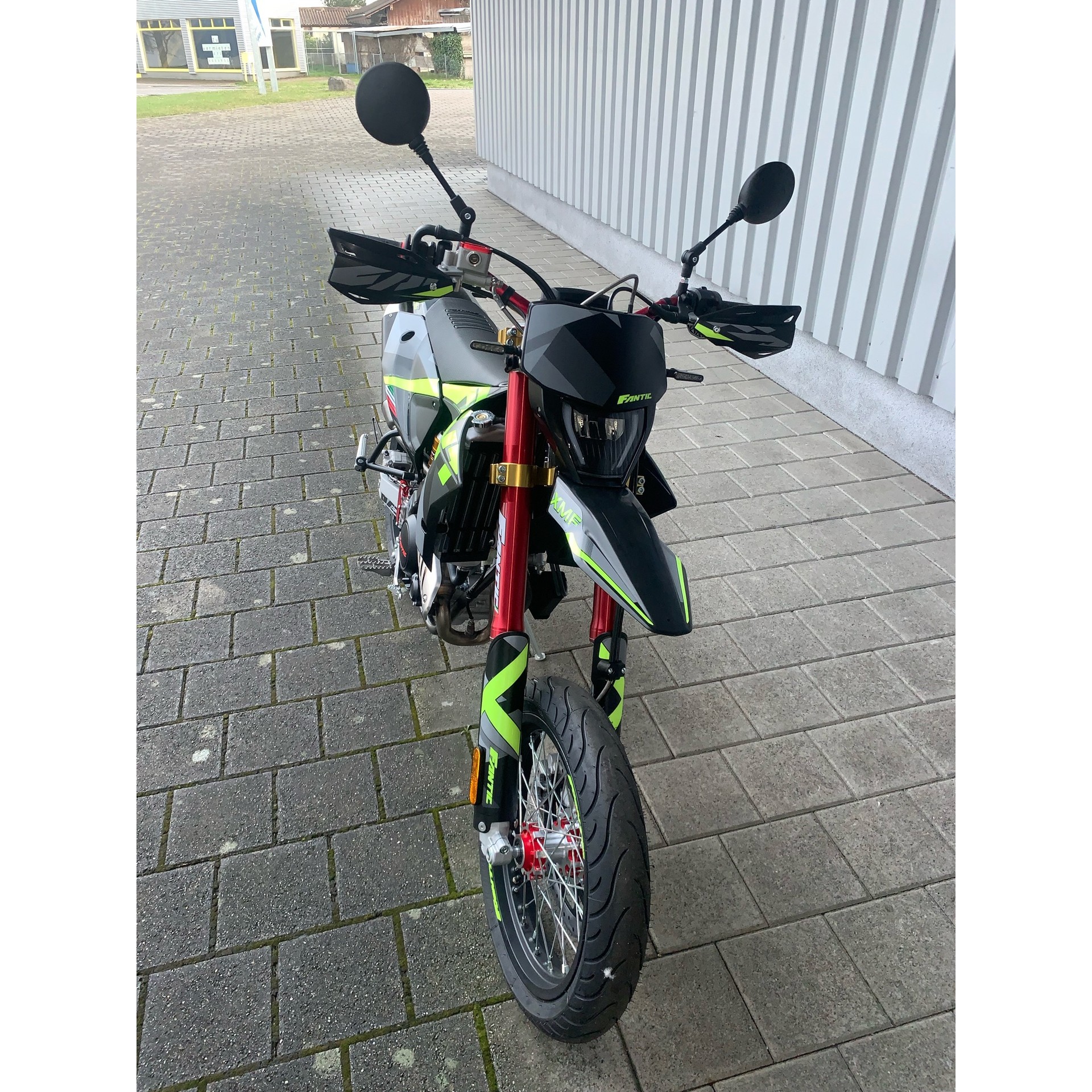 FANTIC XMF 125 Motard Competition-image-10