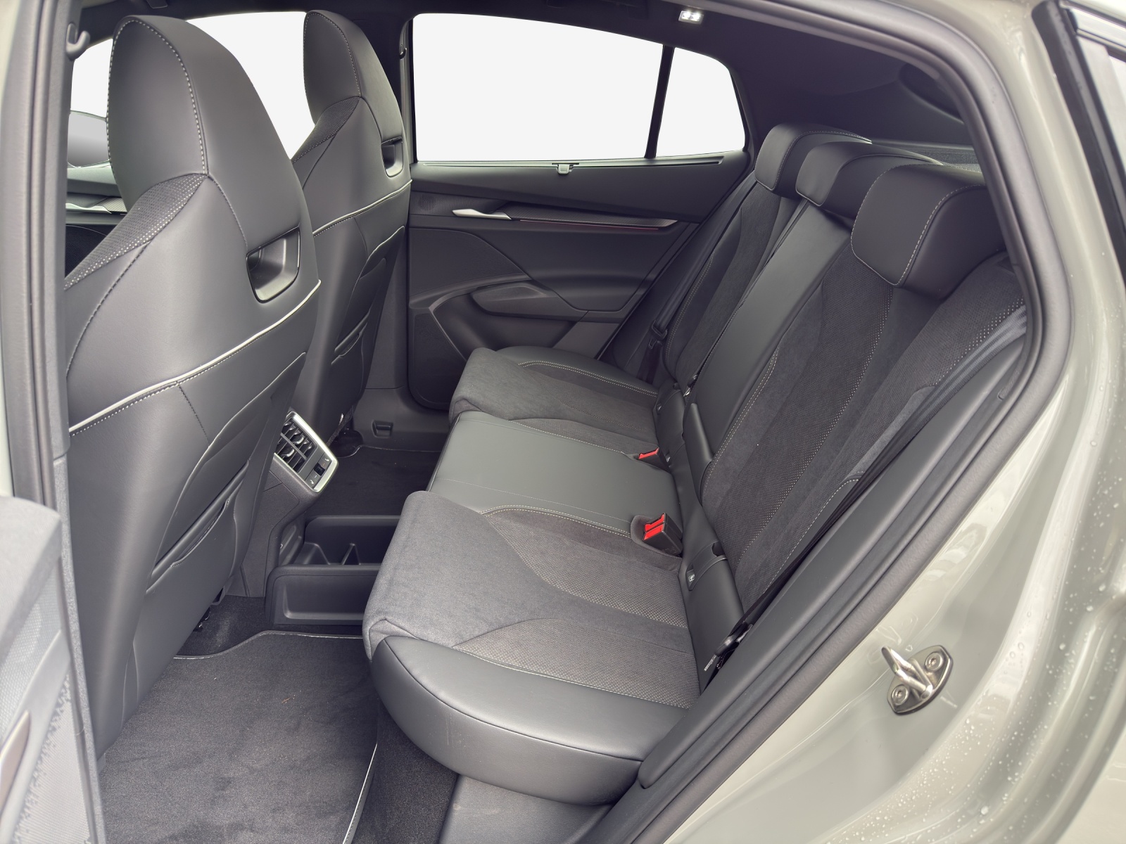 SKODA Enyaq Coupé Sportline 4x4-image-11