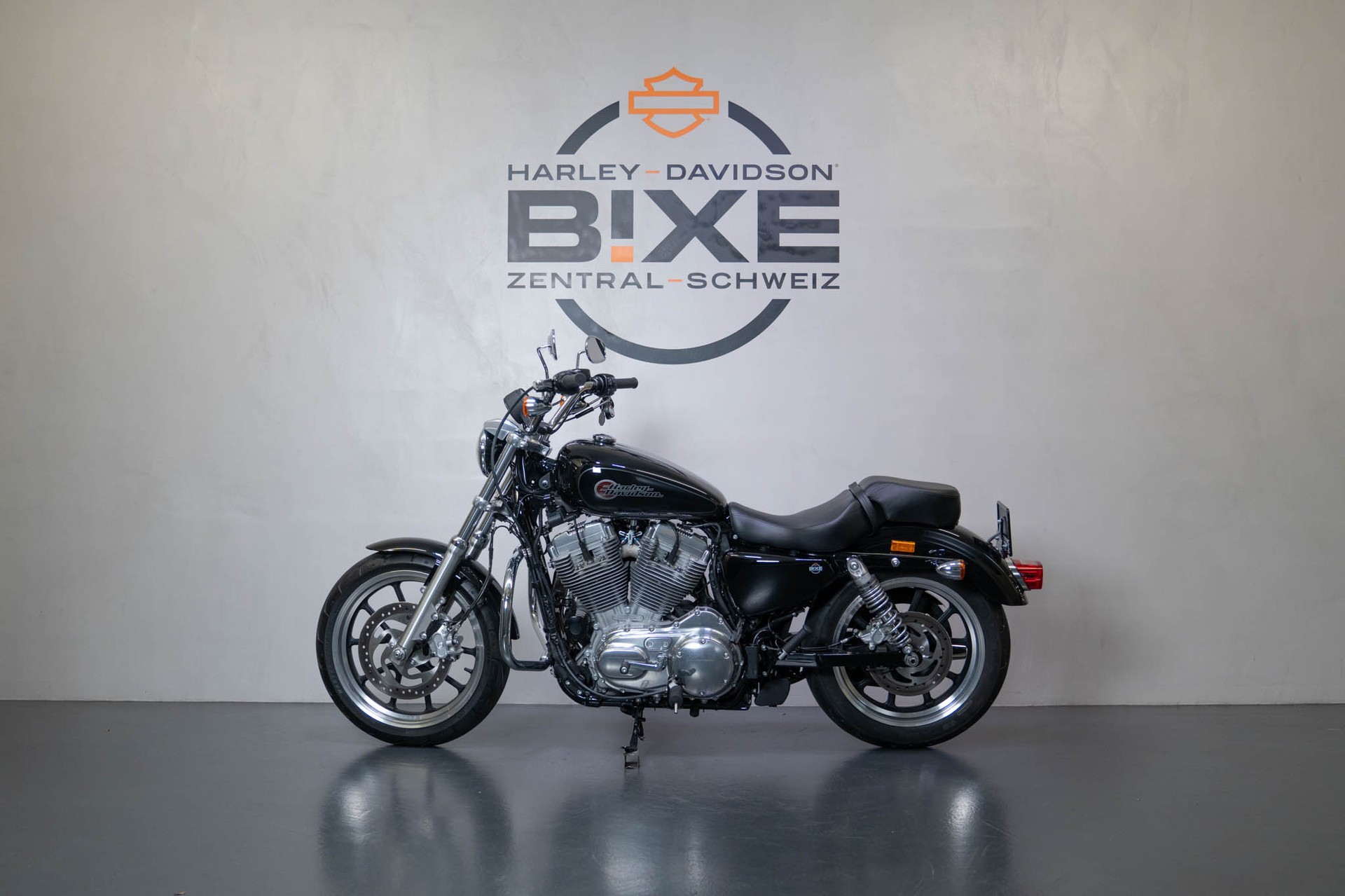 HARLEY-DAVIDSON XL 883 L Sportster Super Low ABS-showroom-element-1
