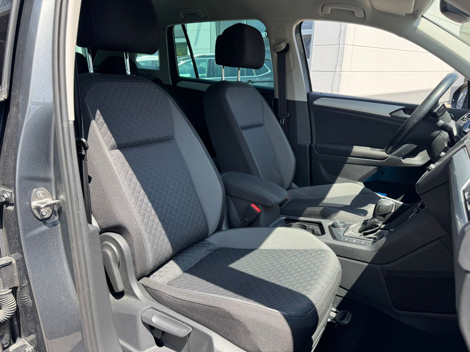 VW Tiguan 2.0 TDI SCR Comfortline 4Motion DSG-image-9