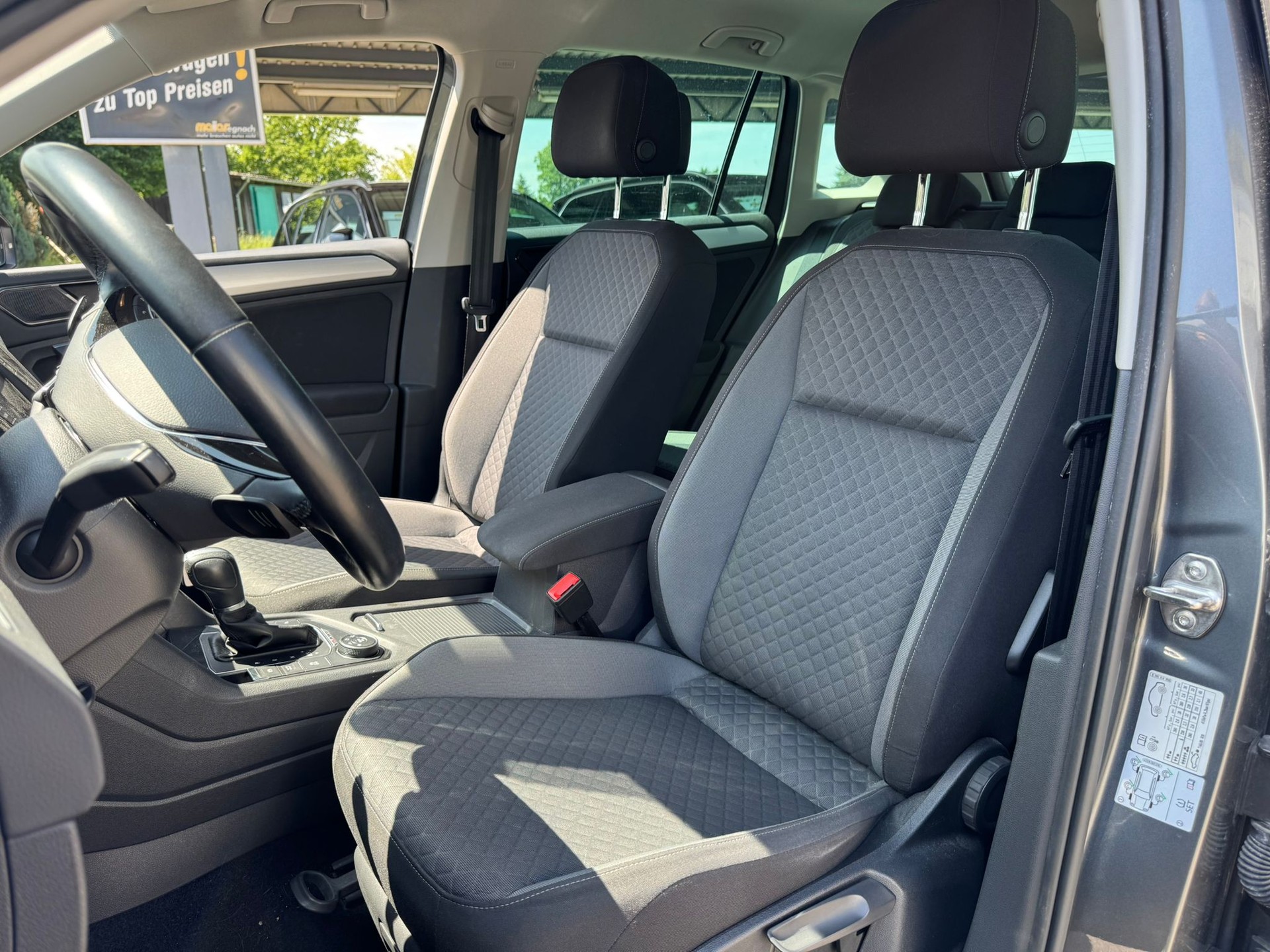 VW Tiguan 2.0 TDI SCR Comfortline 4Motion DSG-image-8