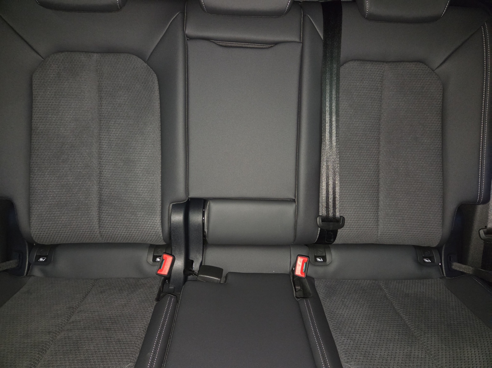 AUDI Q3 45 TFSI S line quattro S-tronic-image-7