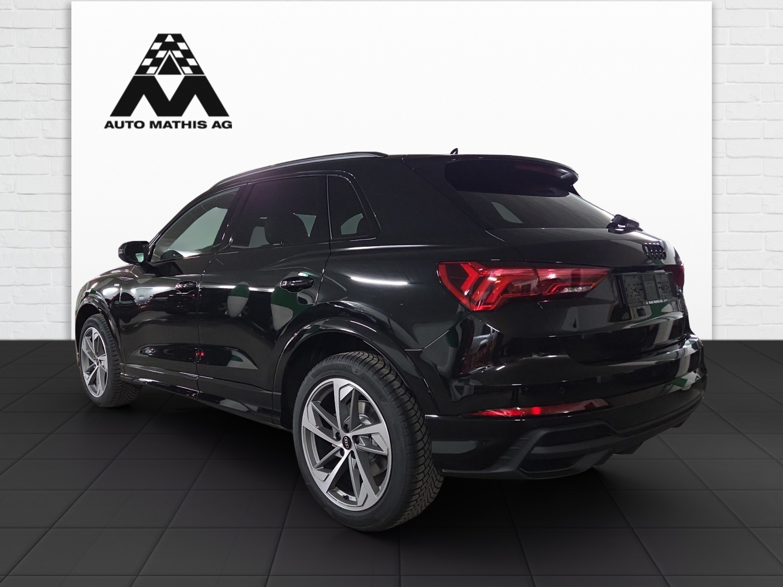 AUDI Q3 45 TFSI S line quattro S-tronic-image-3