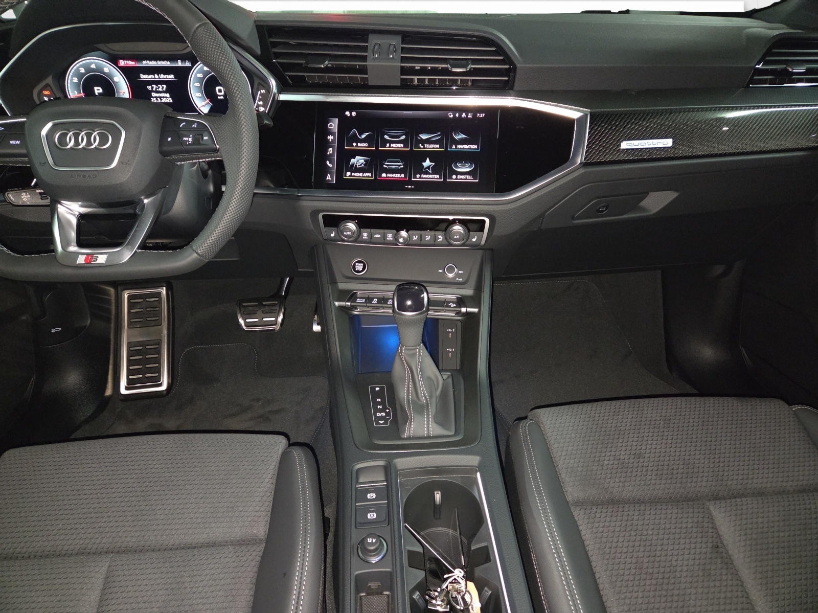 AUDI Q3 45 TFSI S line quattro S-tronic-image-6