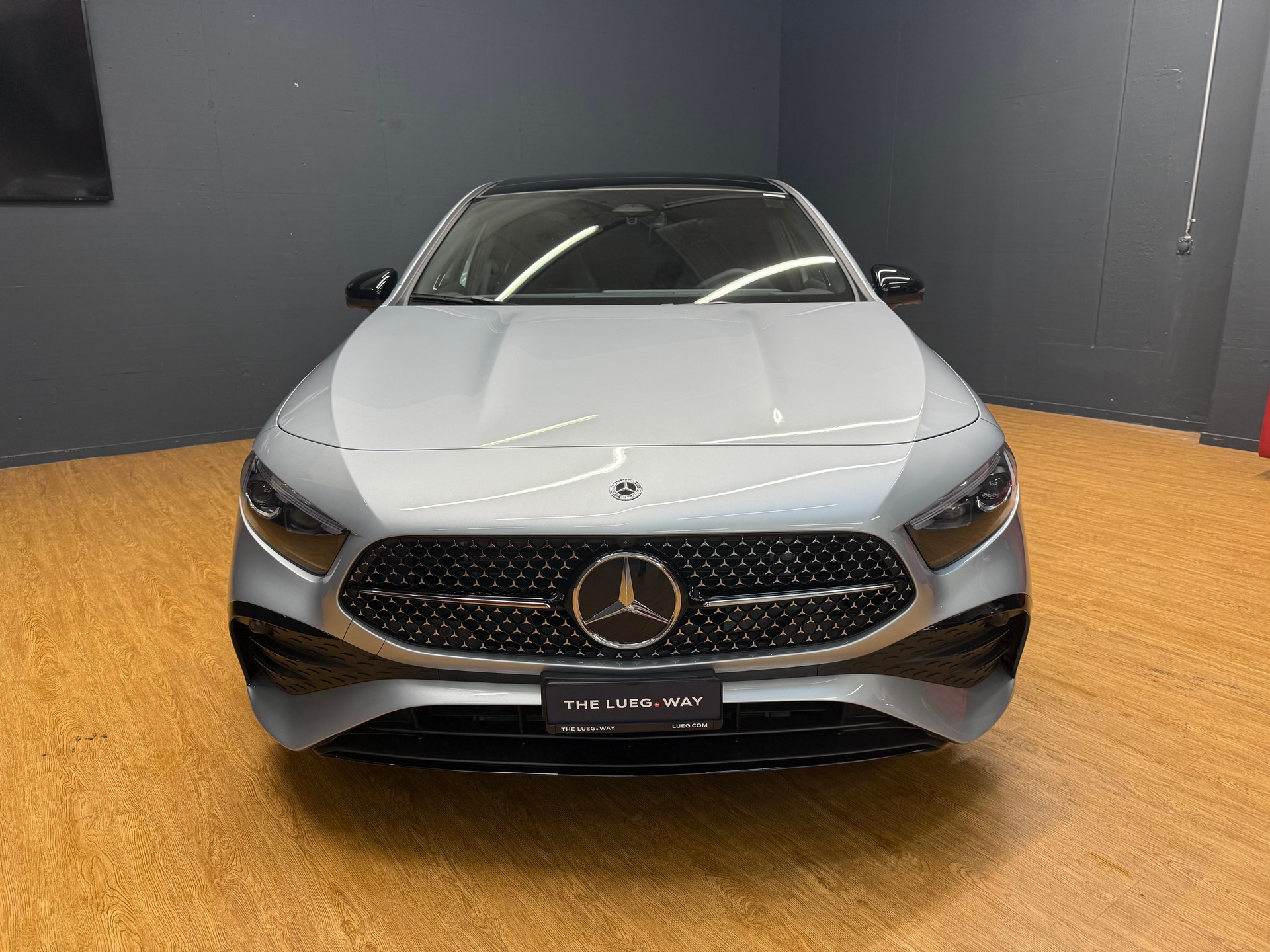 MERCEDES-BENZ A 220 4M - AMG / DISTRONIC / 360 Grad Kamera / Leder-Paket / Winter-Paket / Night-Paket-image-4