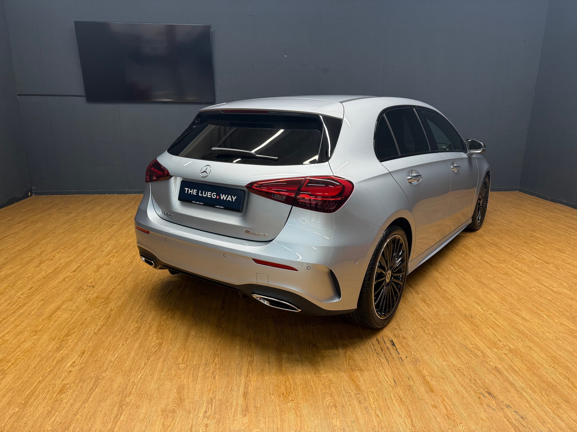 MERCEDES-BENZ A 220 4M - AMG / DISTRONIC / 360 Grad Kamera / Leder-Paket / Winter-Paket / Night-Paket-image-8