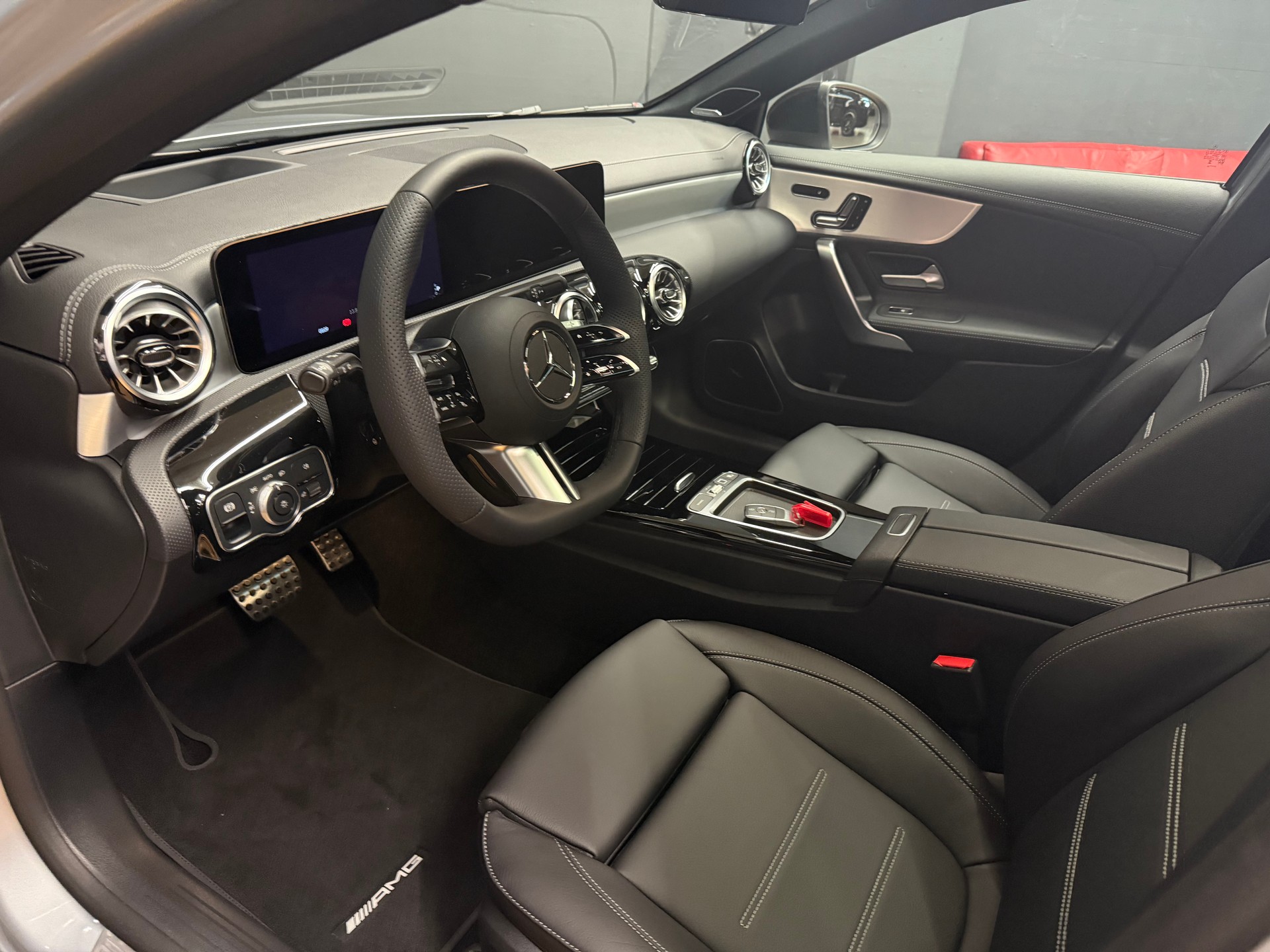 MERCEDES-BENZ A 220 4M - AMG / DISTRONIC / 360 Grad Kamera / Leder-Paket / Winter-Paket / Night-Paket-image-13