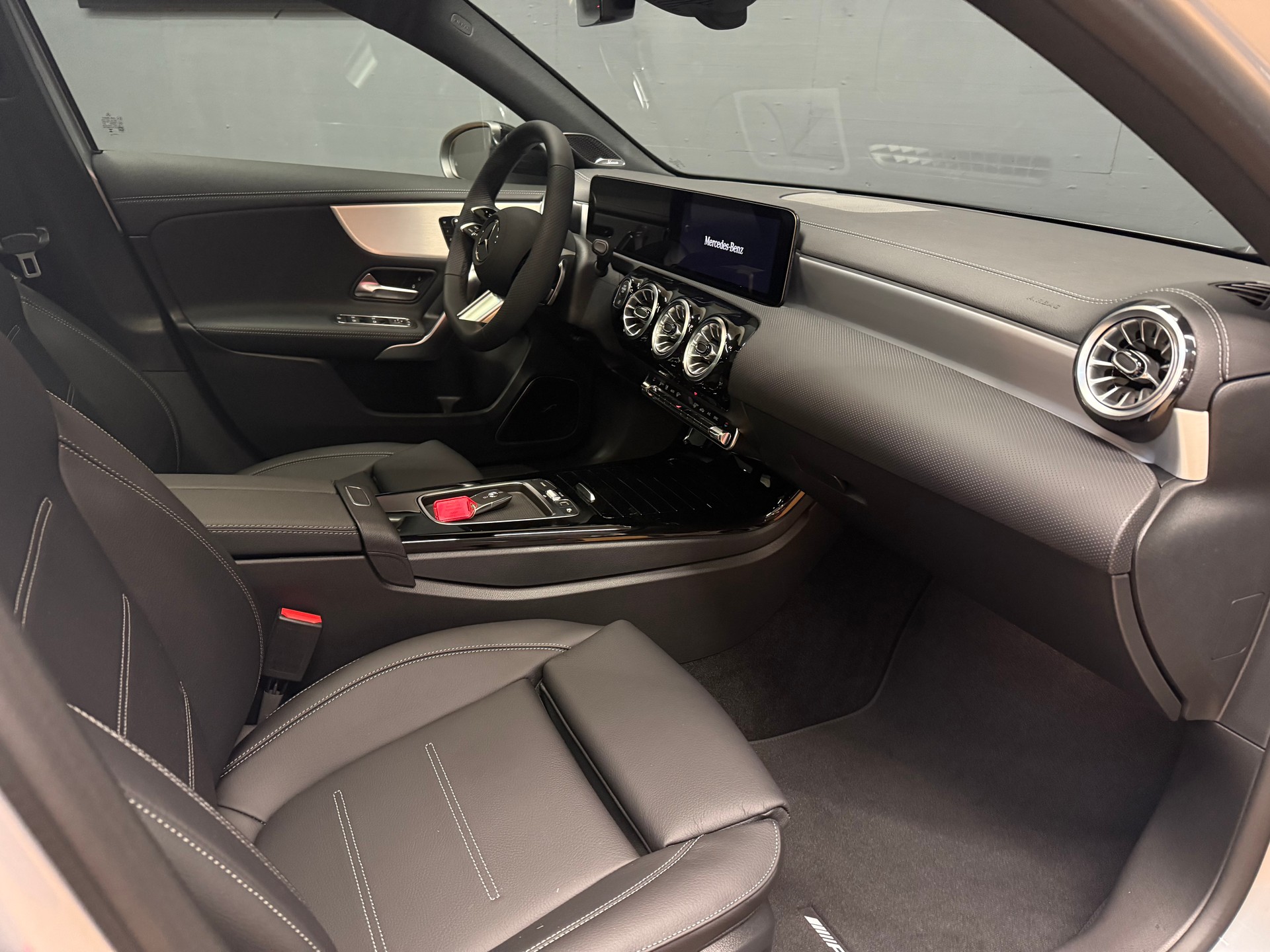 MERCEDES-BENZ A 220 4M - AMG / DISTRONIC / 360 Grad Kamera / Leder-Paket / Winter-Paket / Night-Paket-image-12